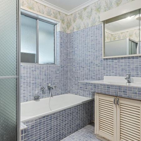 Three bedroom home in a great location - Photo 2