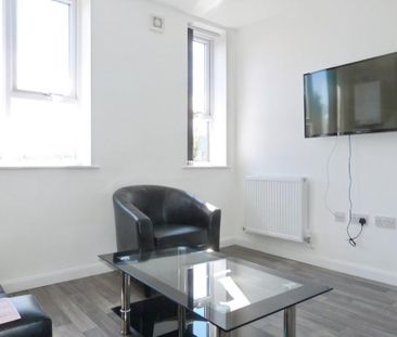 1 bedroom in a flat share to rent - Photo 4