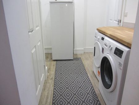 3 bedroom detached house to rent - Photo 3