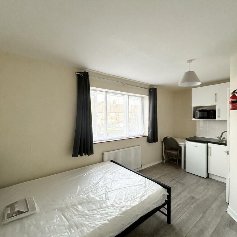 1 bedroom in a house share to rent - Photo 1