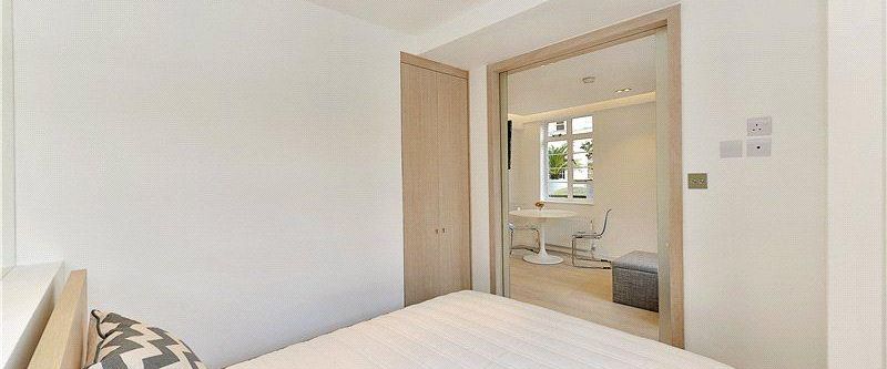 1 bedroom flat in Sloane Avenue - Photo 1