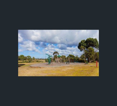 2/51 Strezlecki Grove South, Altona Meadows, Vic 3028 - Photo 3