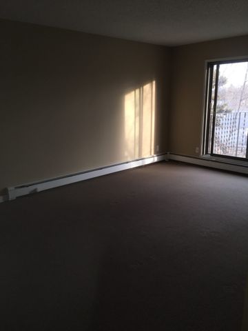 2318 Arlington Ave - 1 Bedroom In Clean Quiet Building Available for January 1, 2025 - Photo 3