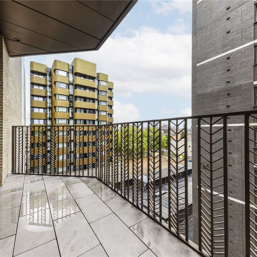 Two bedroom two bathroom apartment in the Exclusive One St. John's Wood - Photo 1