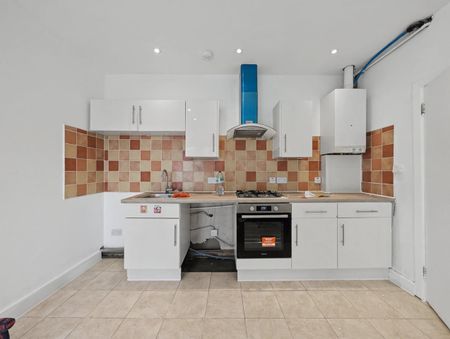 2 Bed Flat, Stoke Newington Road, N16 - Photo 2