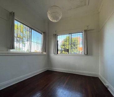 Spacious Two-Bedroom Flat with Ample Parking in Summer Hill - Photo 3