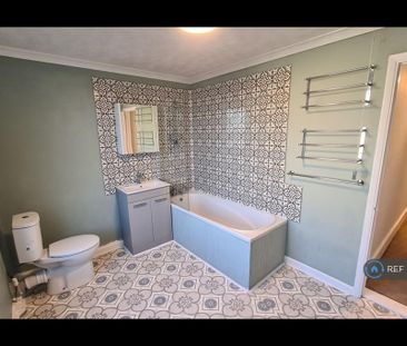 2 bedroom flat to rent - Photo 2