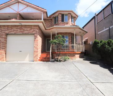 Three Bedroom Duplex - Photo 4