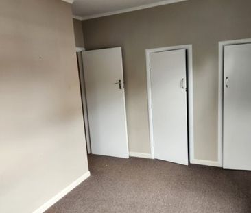 Lovely, four bedroom home in sought after Hillcrest School zones. - Photo 6