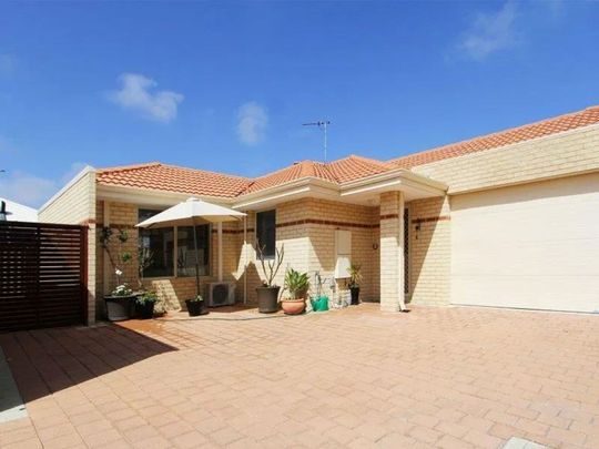 Low Maintenance 3 Bedroom 2 Bathroom Home - Photo 1