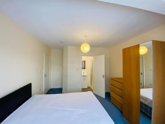 1 bedroom in a house share to rent - Photo 1