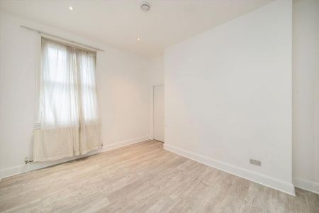 3 bedroom flat to rent - Photo 5