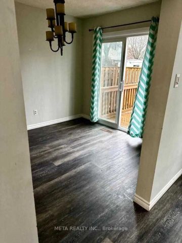 8 Roscoe Road #Main - Photo 5