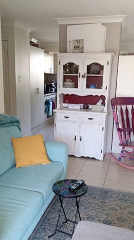 Furnished Room in Quiet Home for Female only - Photo 4