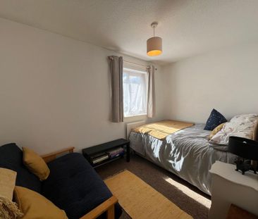 2 bedroom end of terrace house to rent - Photo 3