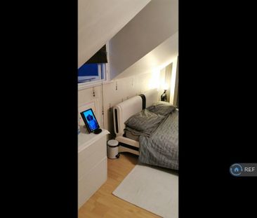 1 bedroom in a flat share to rent - Photo 3