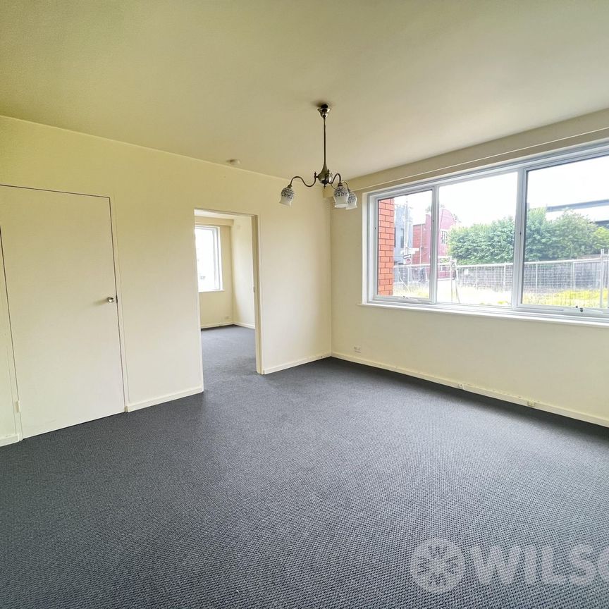 One bedroom apartment in perfect location - Photo 1