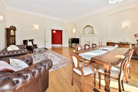 Beautiful, spacious 2 bedroom, 2 bathroom apartment in a prestigious development with 24/7 concierge and in enviable location between the Thames and Whitehall. - Photo 4