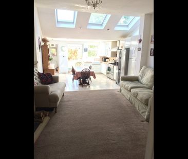 2 Bed Terraced House, Clarendon Road, SW19 - Photo 2