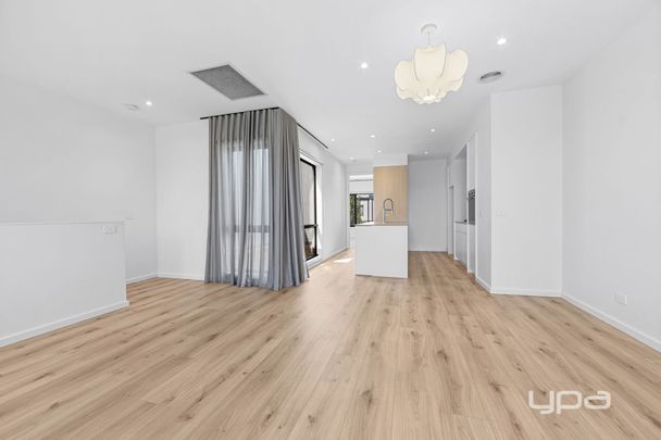 STUNNING 3 BEDROOM FAMILY HOME - Photo 1