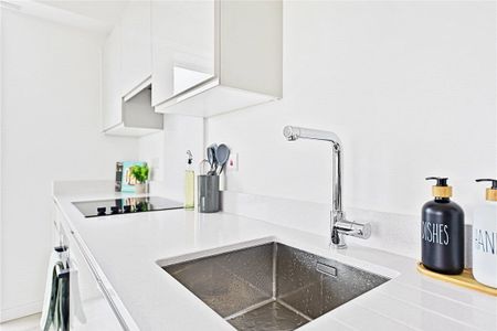 This contemporary apartment is located within Wallbrook Gardens, a beautiful development benefitting from exceptional on site amenities, communal gardens and only a 6 minute walk to Canning Town Station. - Photo 2