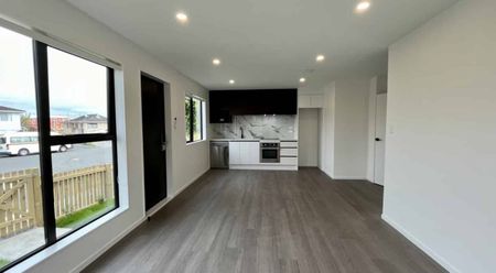 Three bedroom Randwick Park - Photo 3