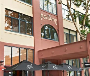 Amazing views over Albert Park - Photo 3