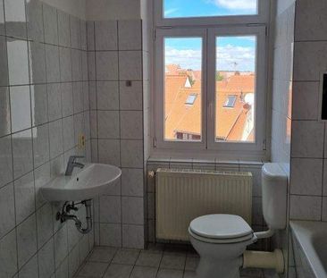 Perfekte Wohnung mit Charme! Wohnküche, Balkon und Tageslichtbad mi... - Foto 3
