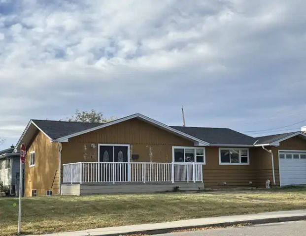 Three bedroom basement for rent | 3 Holmwood Avenue Northwest, Calgary - Photo 1