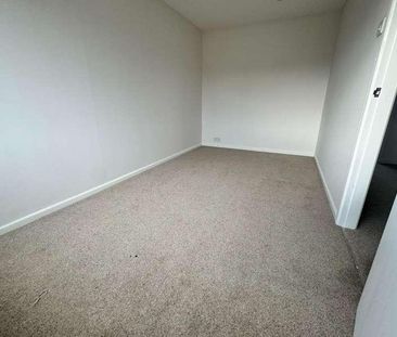 Mount Close, Nantwich, CW5 - Photo 2
