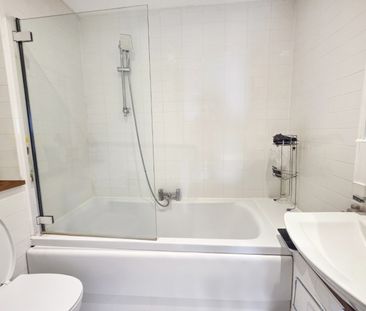 2 bedroom Flat To Let Total Size: 700 SQ FT - Photo 6