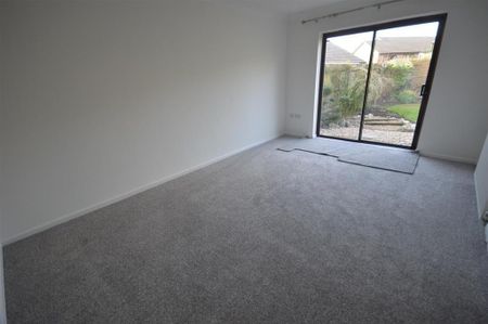 2 bedroom semi-detached bungalow to rent - Photo 4