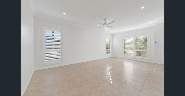 Spacious & Stylish Townhouse with Private Entry – Walk to Grove Square - Photo 1