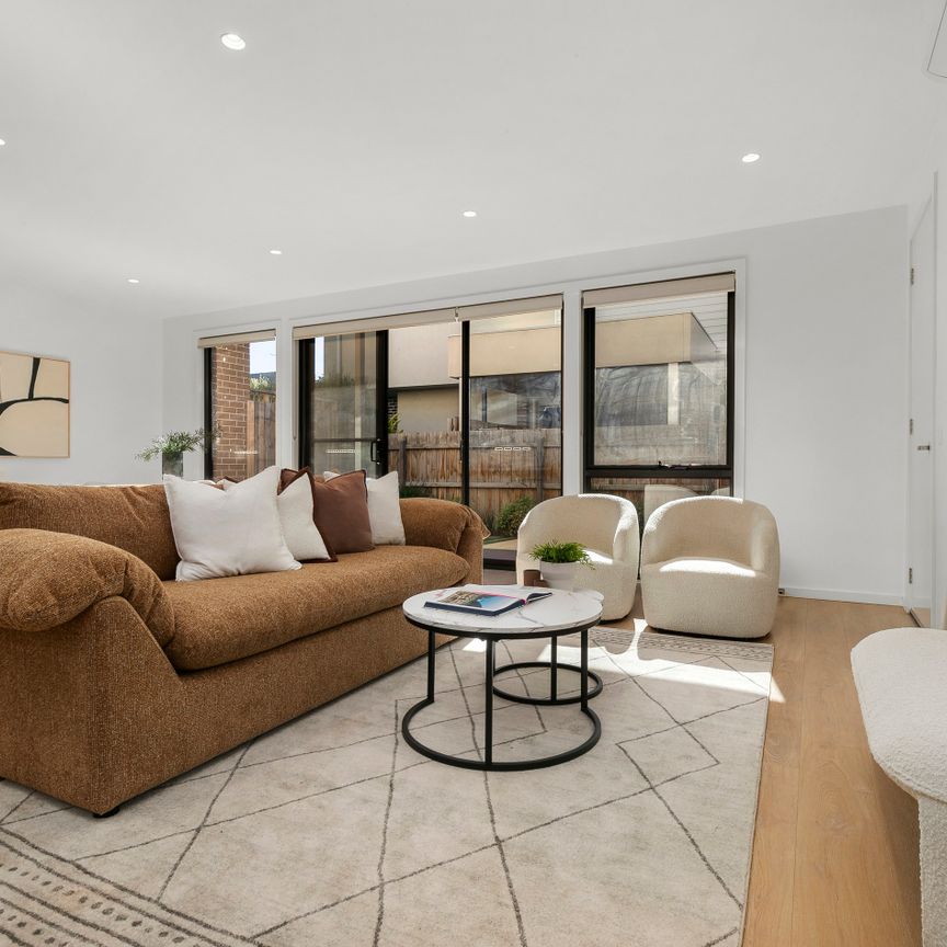 A Refined Townhouse Offering Lifestyle, Comfort and Location - Photo 1