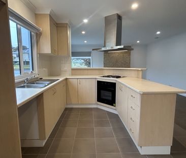 Three bedroom Family Home - Photo 5