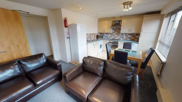 2 bedroom flat to rent - Photo 1