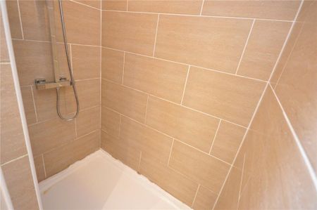 3 bedroom apartment to rent - Photo 3