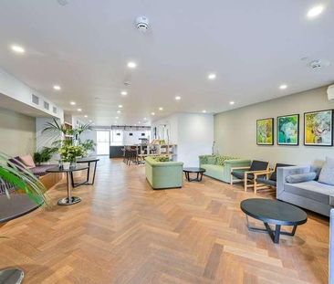 Raglan House, Elephant Road, London, Se, Elephant And Castle, SE17 - Photo 2