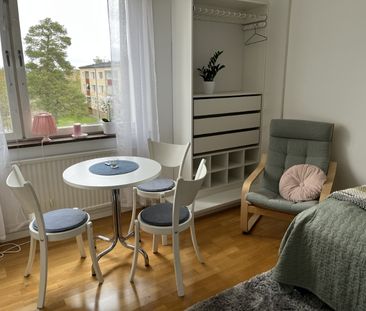 Ljust och välplanerat rum i lugna Vendelsö! Delat boende med bra ko... - Foto 3