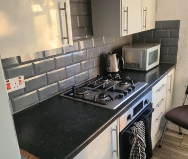1 bedroom in a house share to rent - Photo 6