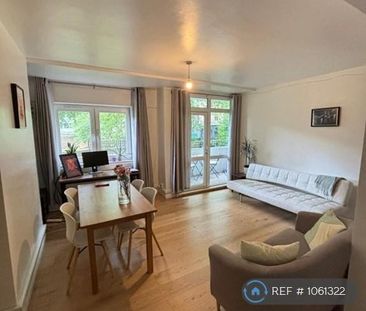 1 bedroom in a flat share to rent - Photo 2