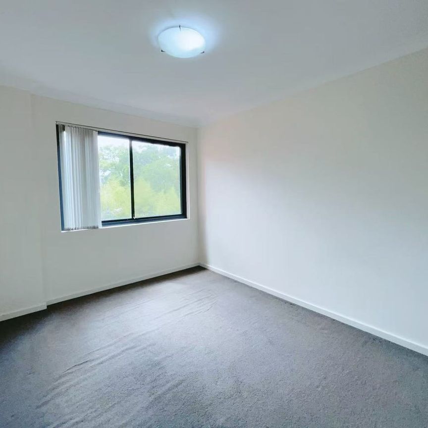 MODERN 3 BEDROOM APARTMENT WITH 2 CARSPACE IN CONVENIENT CARLINGFORD LOCATION - Photo 1