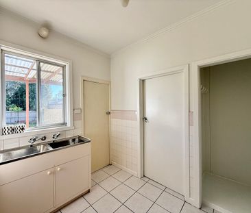 Charming Family Home in Quiet Herne Hill Pocket - Photo 5