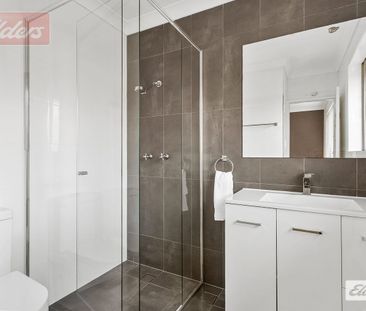 Awash with Natural Light - Photo 4