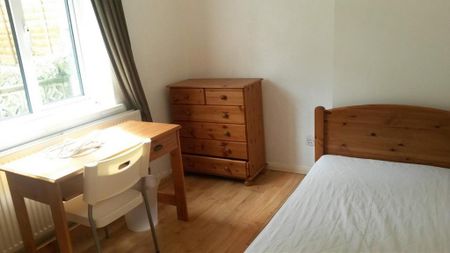 5 bedroom semi-detached house to rent - Photo 2