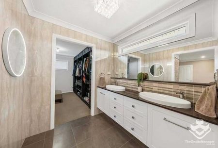 Exceptional Family Home with Pool in the Heart of Wellington Point - Photo 5