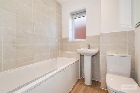 3 bed House - Terraced To Let - Photo 5