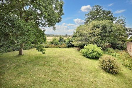 4 bedroom detached house to rent - Photo 2