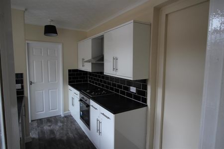 2 Bedroom Terraced House for Rent - Photo 5