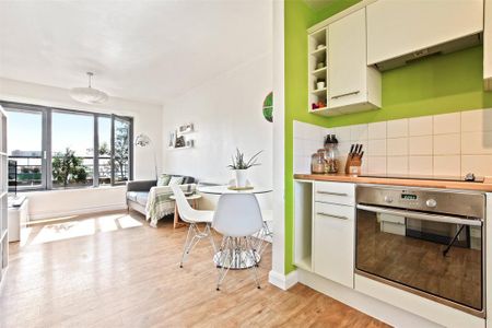 2 bedroom flat to rent - Photo 4